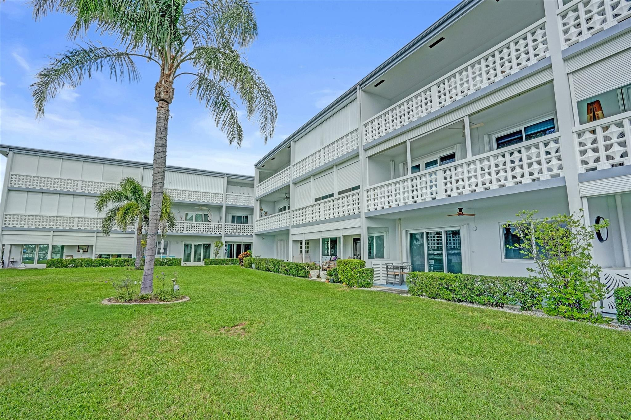 1001 N Riverside Dr 304