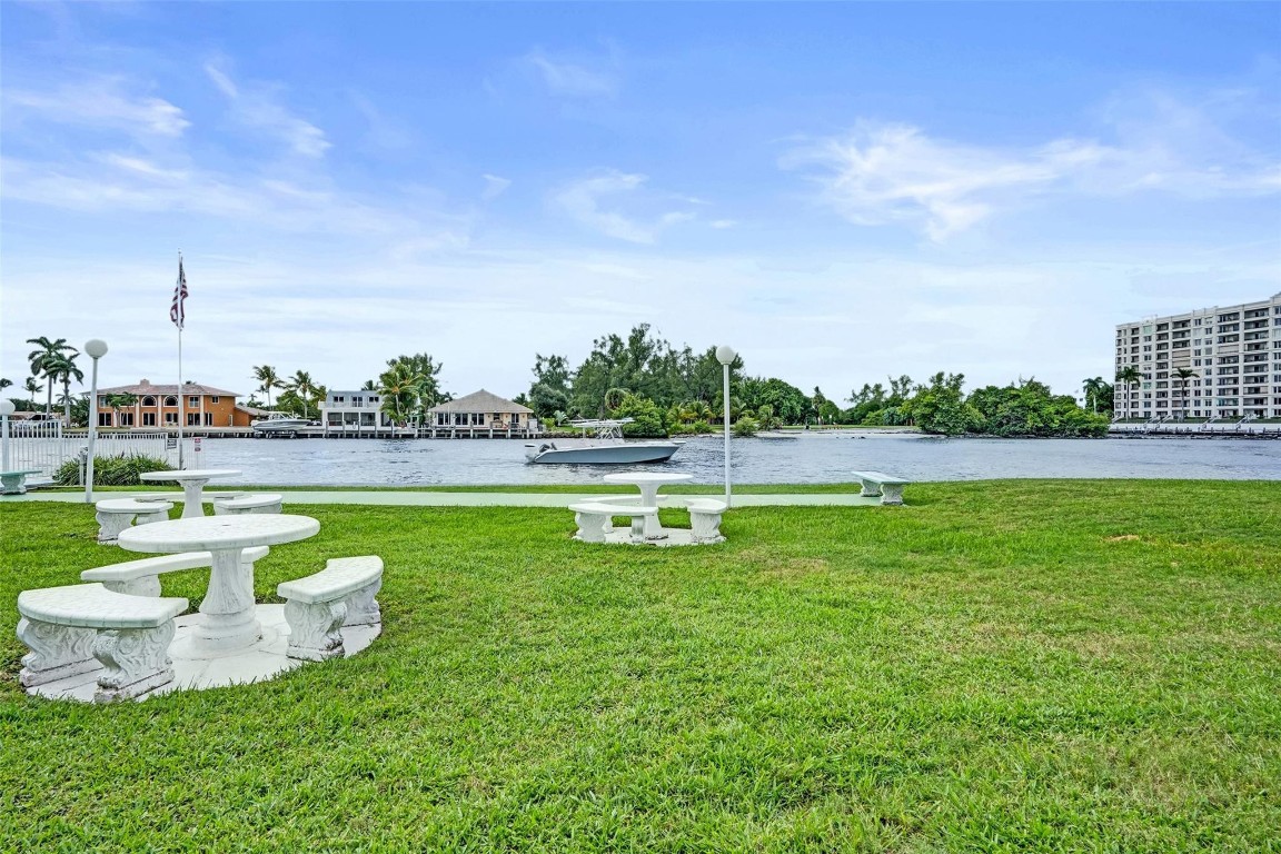 1001 N Riverside Dr 304