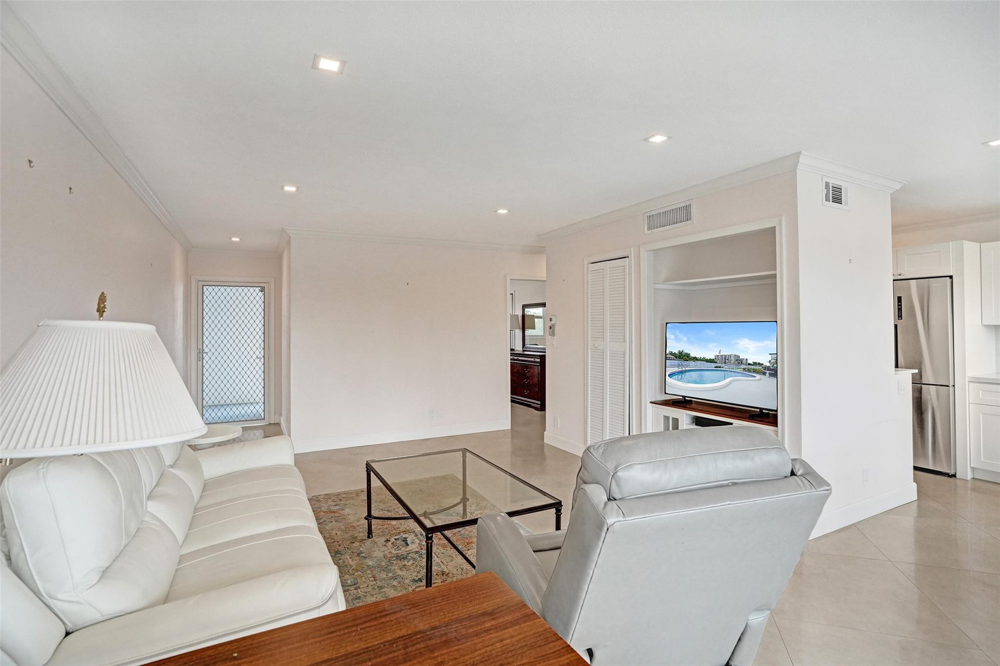 1001 N Riverside Dr 304