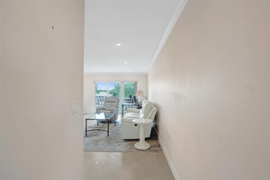 1001 N Riverside Dr 304