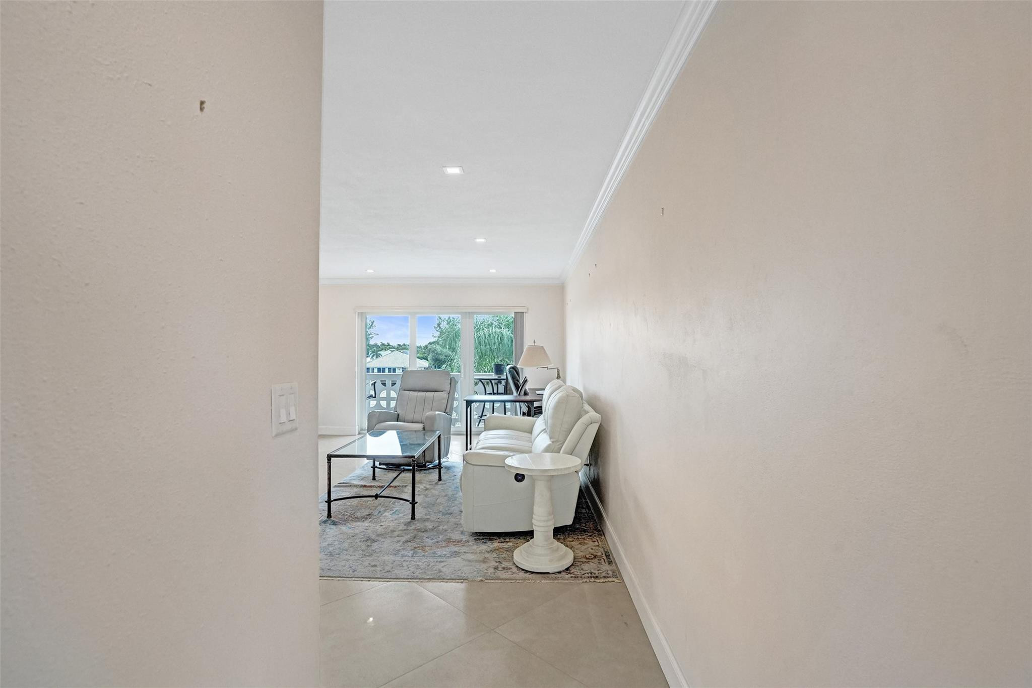 1001 N Riverside Dr 304