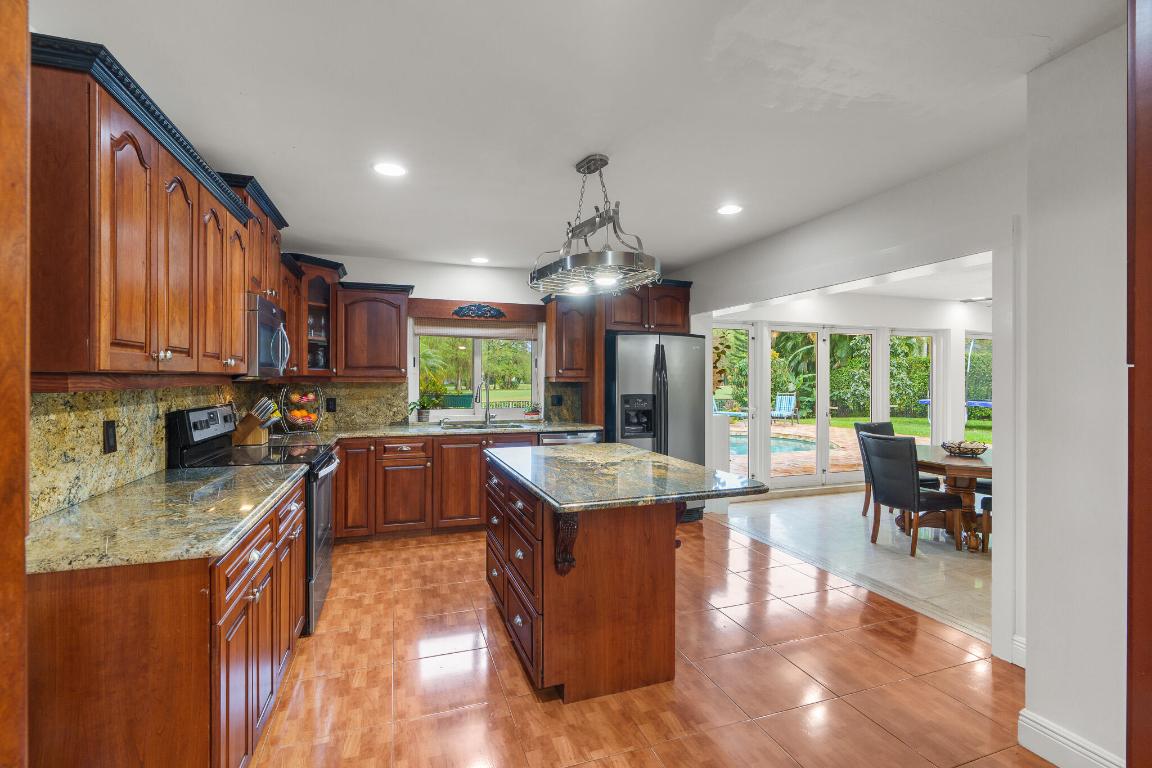 1012 E Cypress Drive