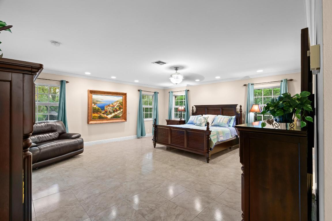 1012 E Cypress Drive