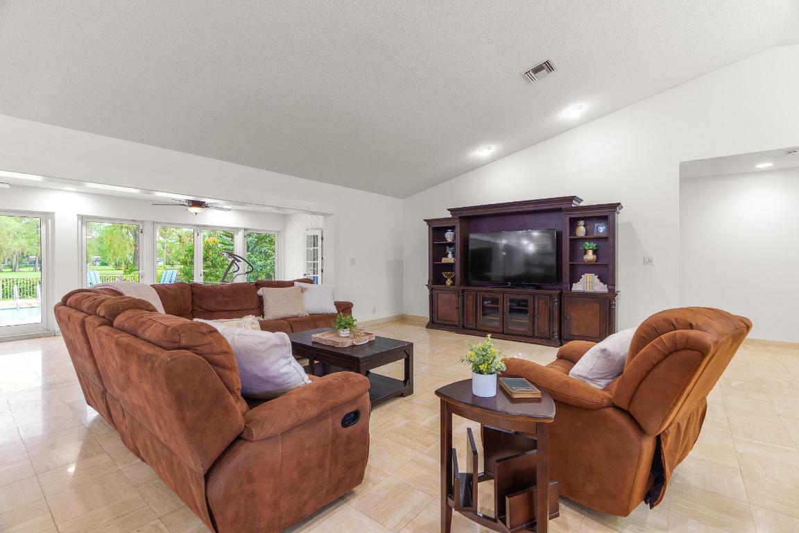 1012 E Cypress Drive