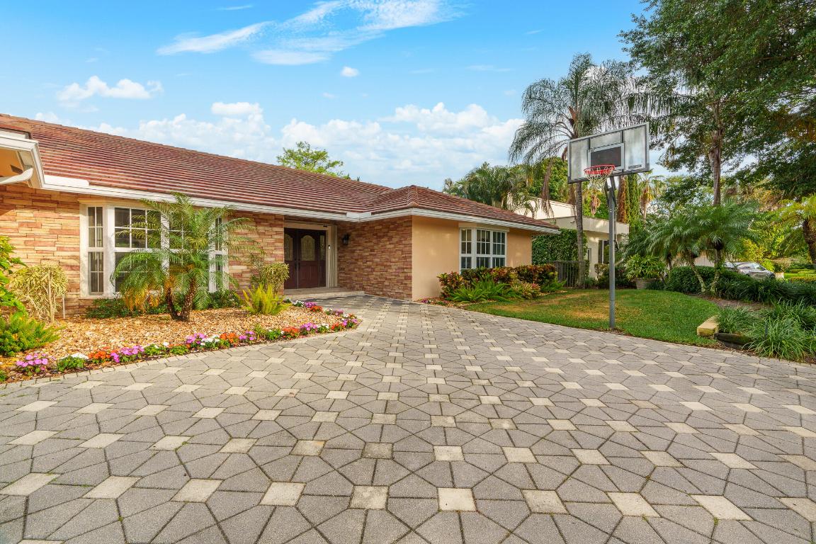 1012 E Cypress Drive