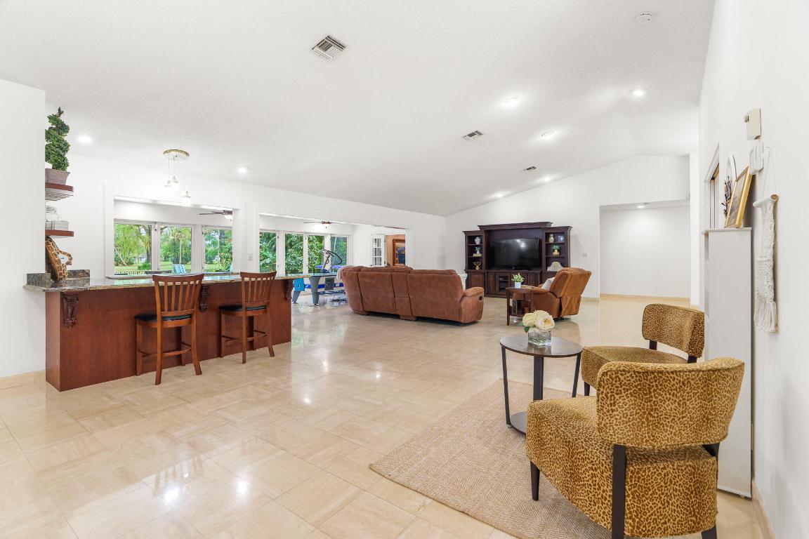 1012 E Cypress Drive