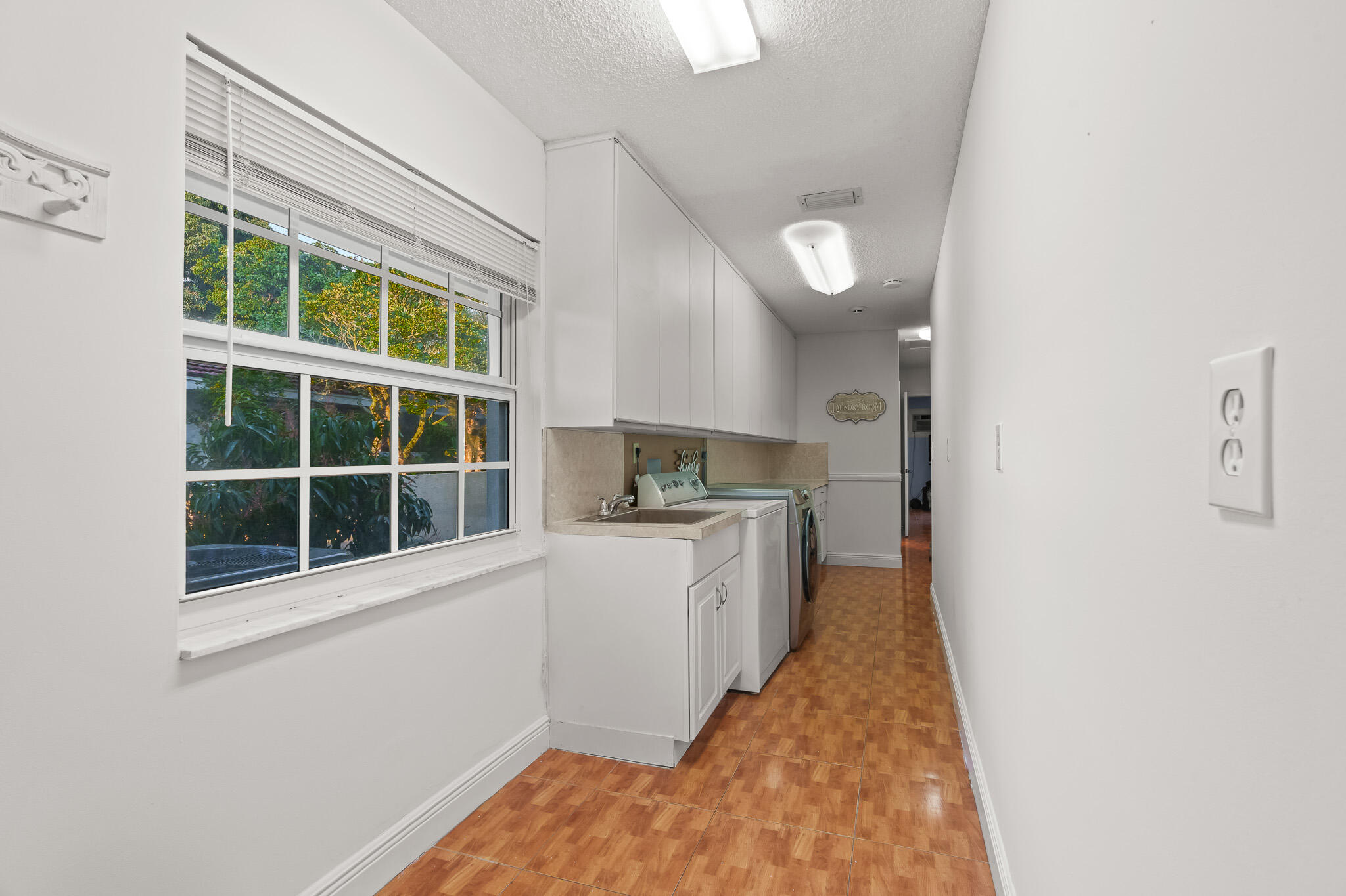 1012 E Cypress Drive