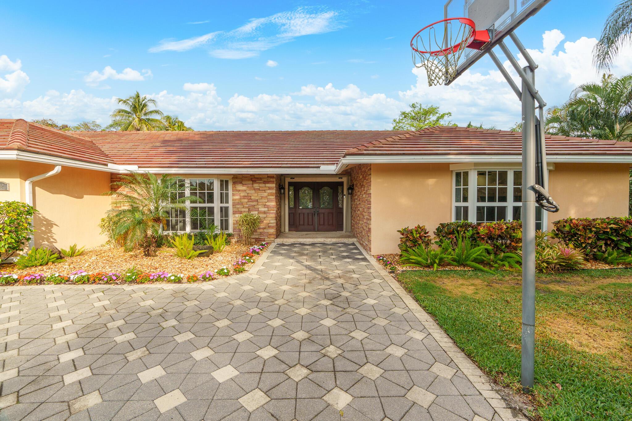 1012 E Cypress Drive