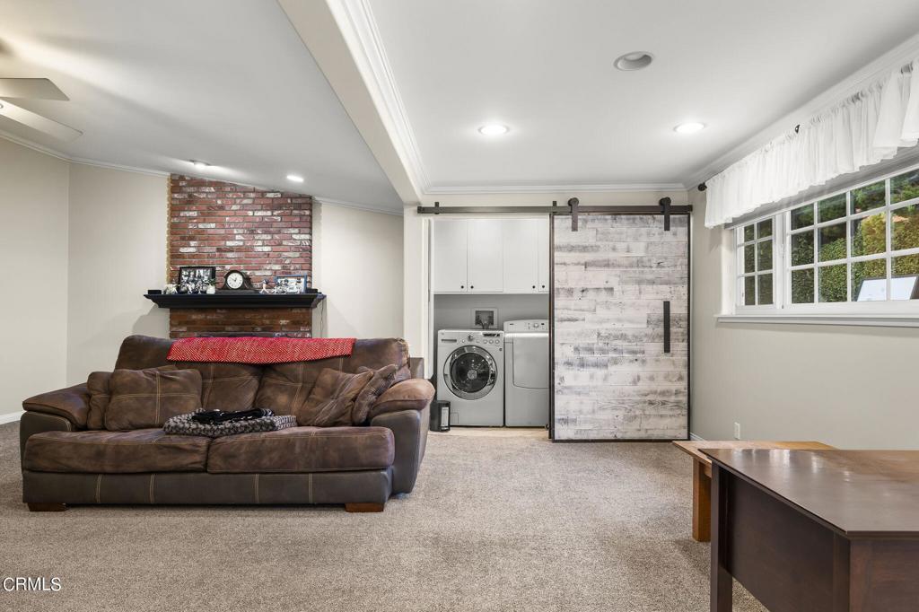 121 W Pleasant Street