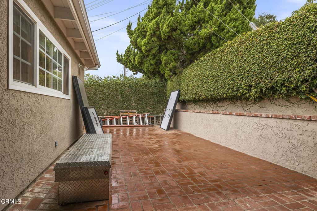 121 W Pleasant Street