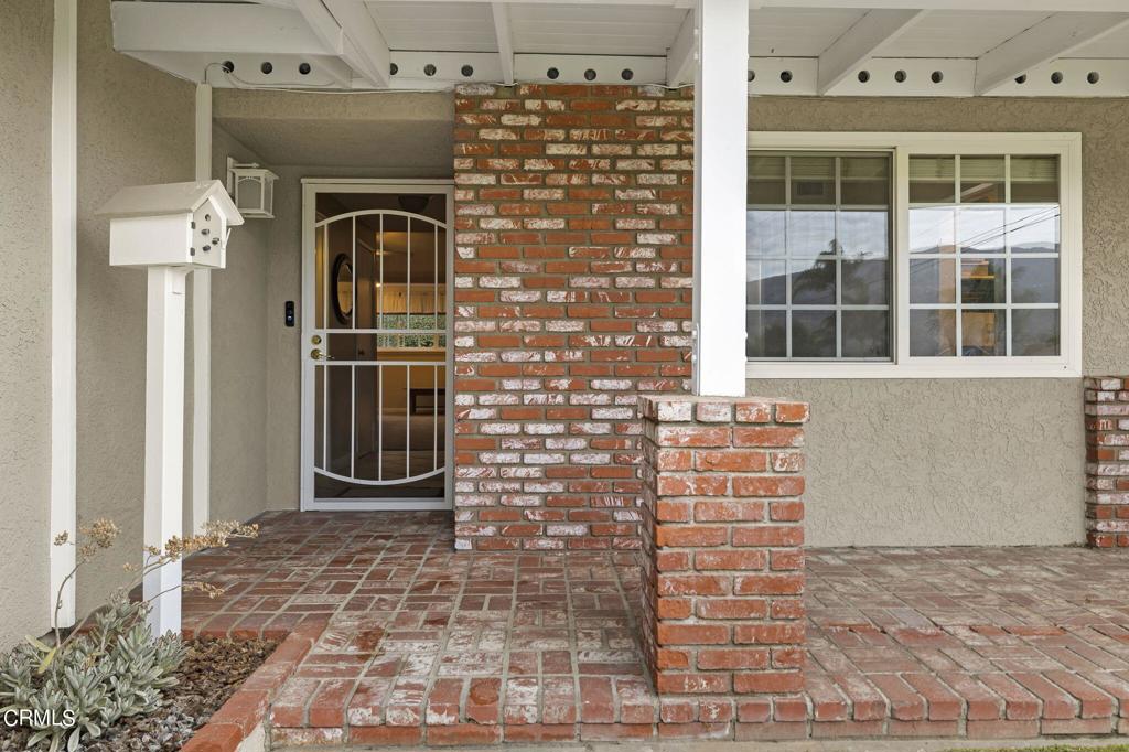 121 W Pleasant Street