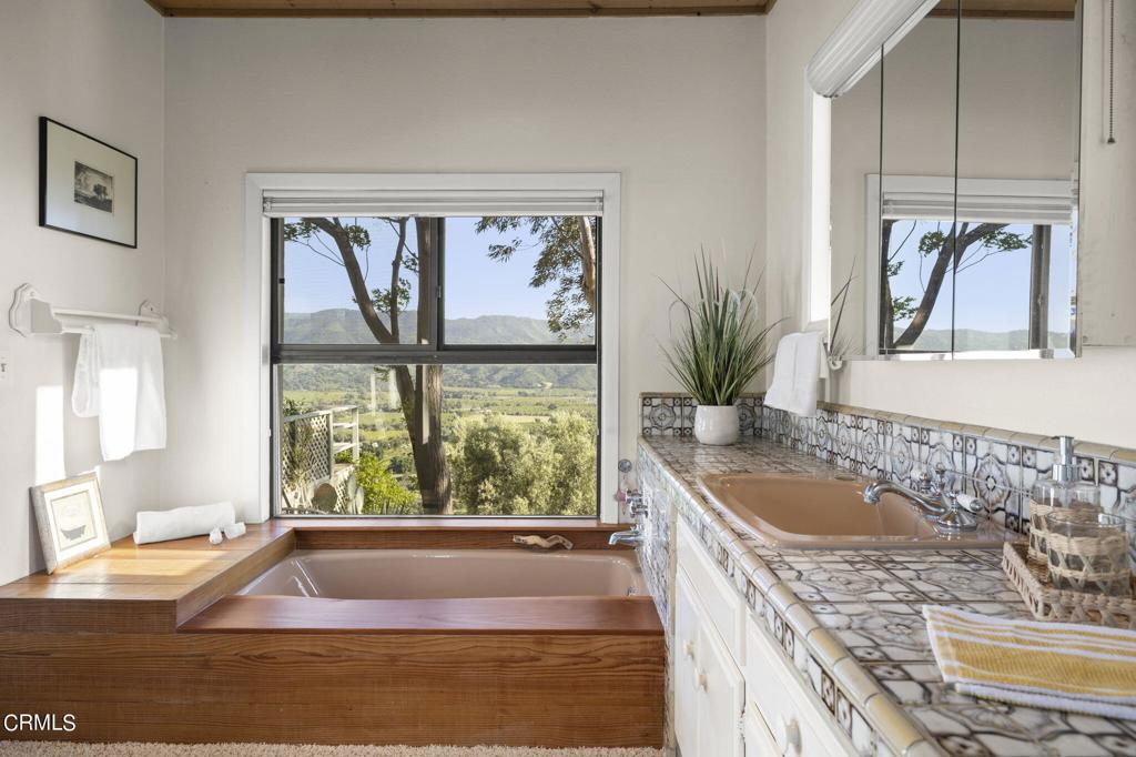 1807 Ladera Road