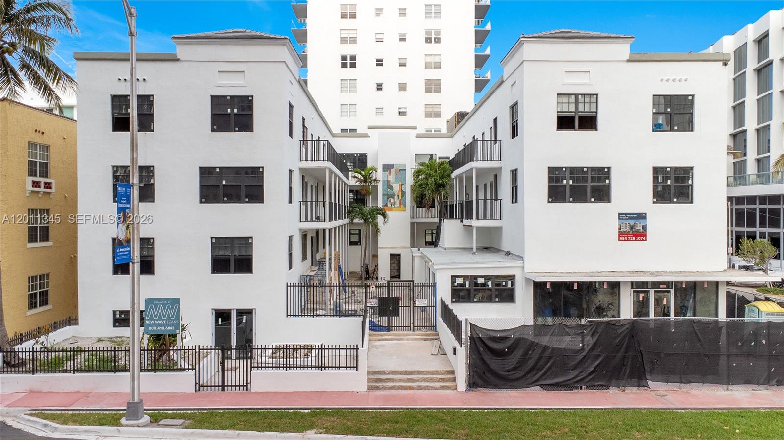 2814 Collins Ave