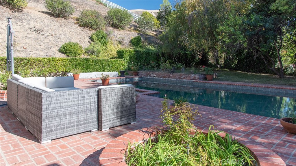 5250 Scott Robertson Road