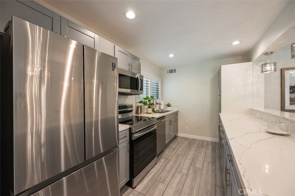 4642 Park Granada