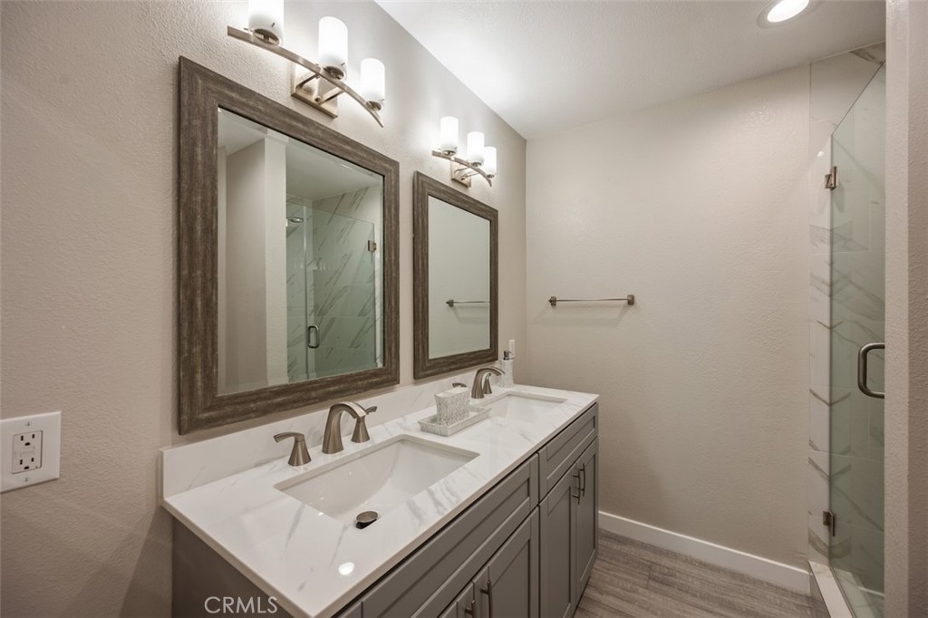 4642 Park Granada