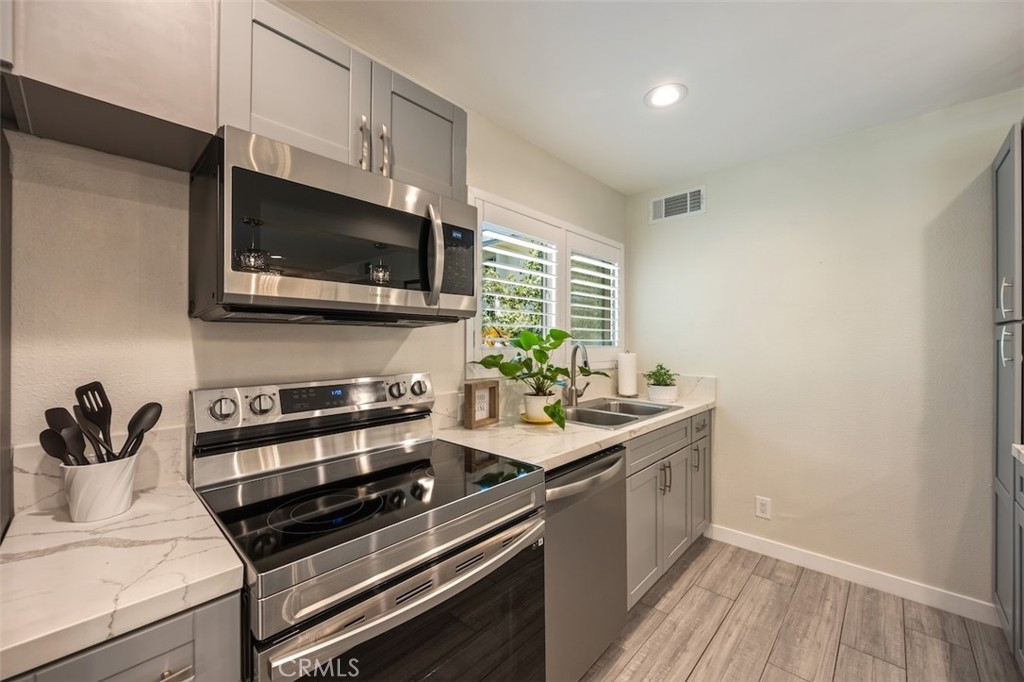 4642 Park Granada