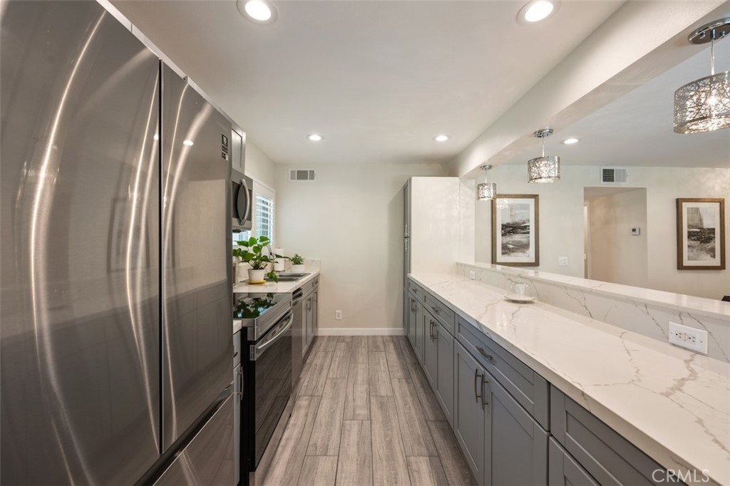 4642 Park Granada