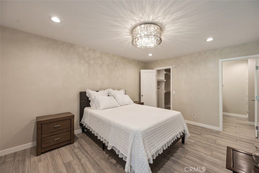 4642 Park Granada
