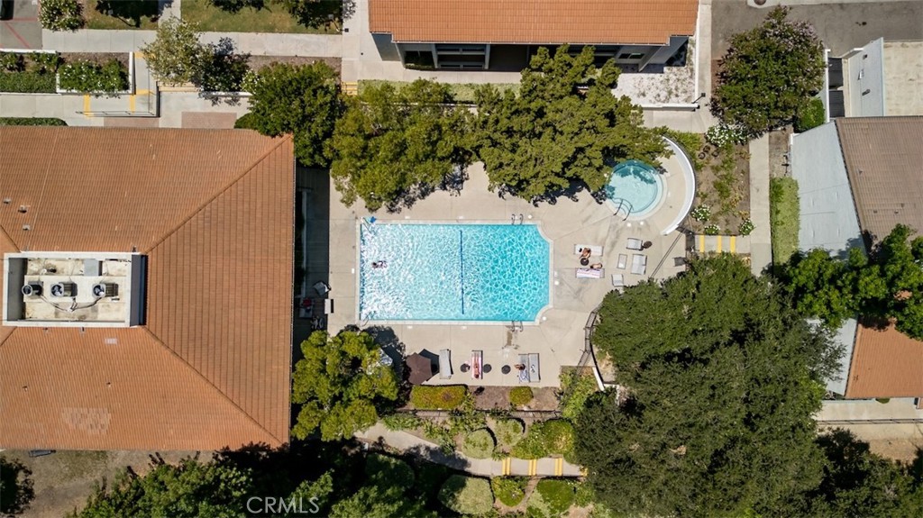 4642 Park Granada