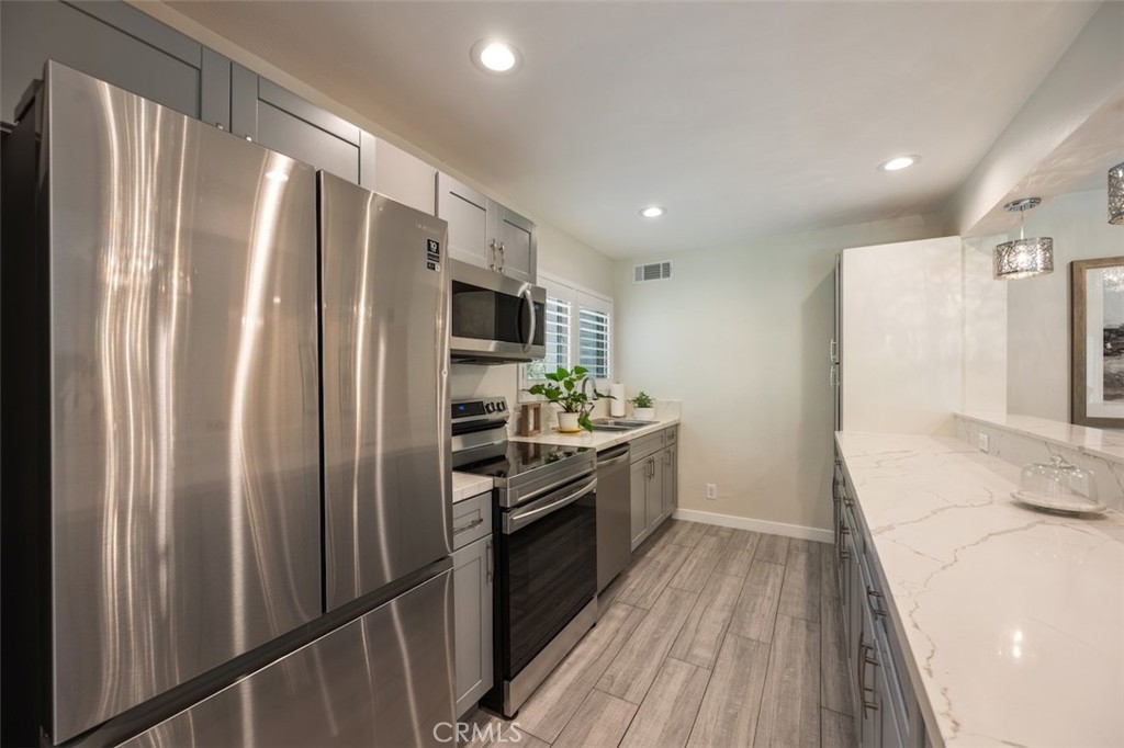 4642 Park Granada