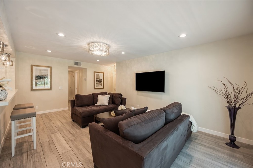 4642 Park Granada