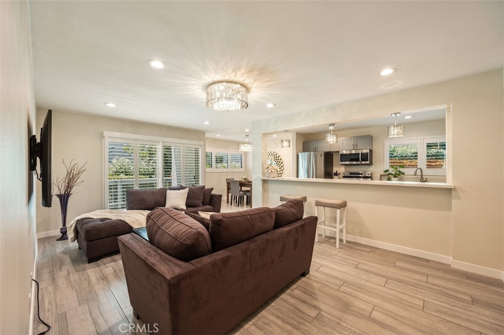 4642 Park Granada