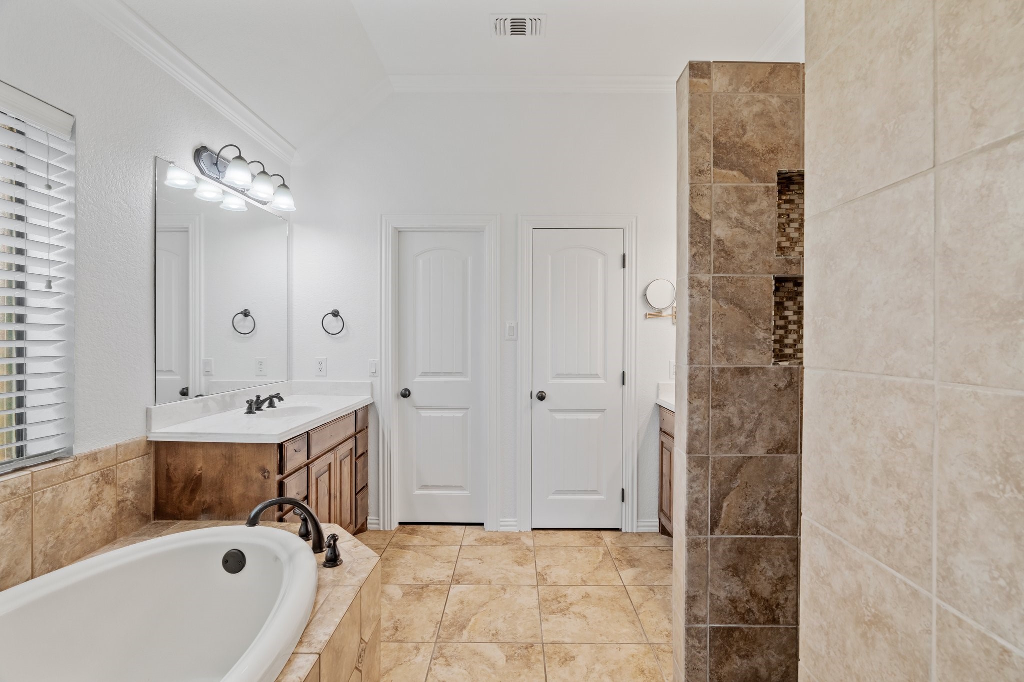 401 Bluff Creek