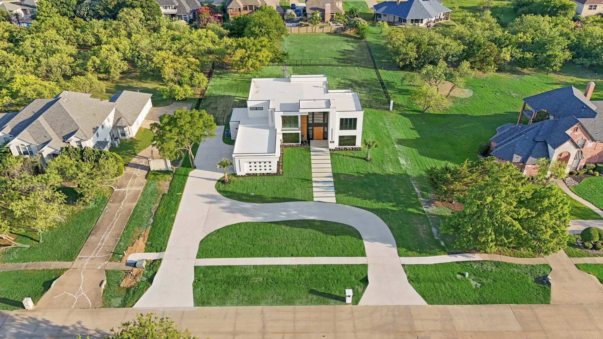 2876 S Lakeview Drive