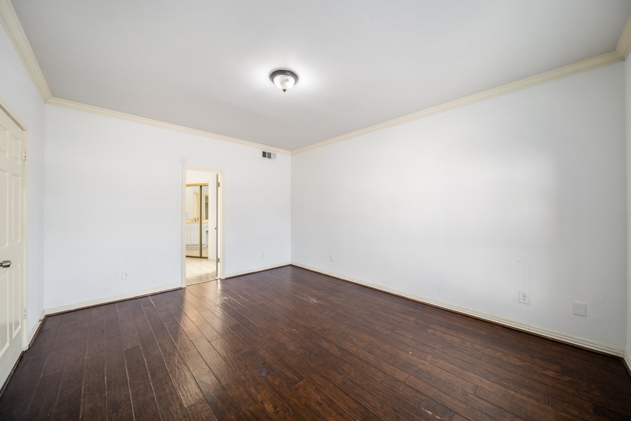 527 Meadowcreek Drive