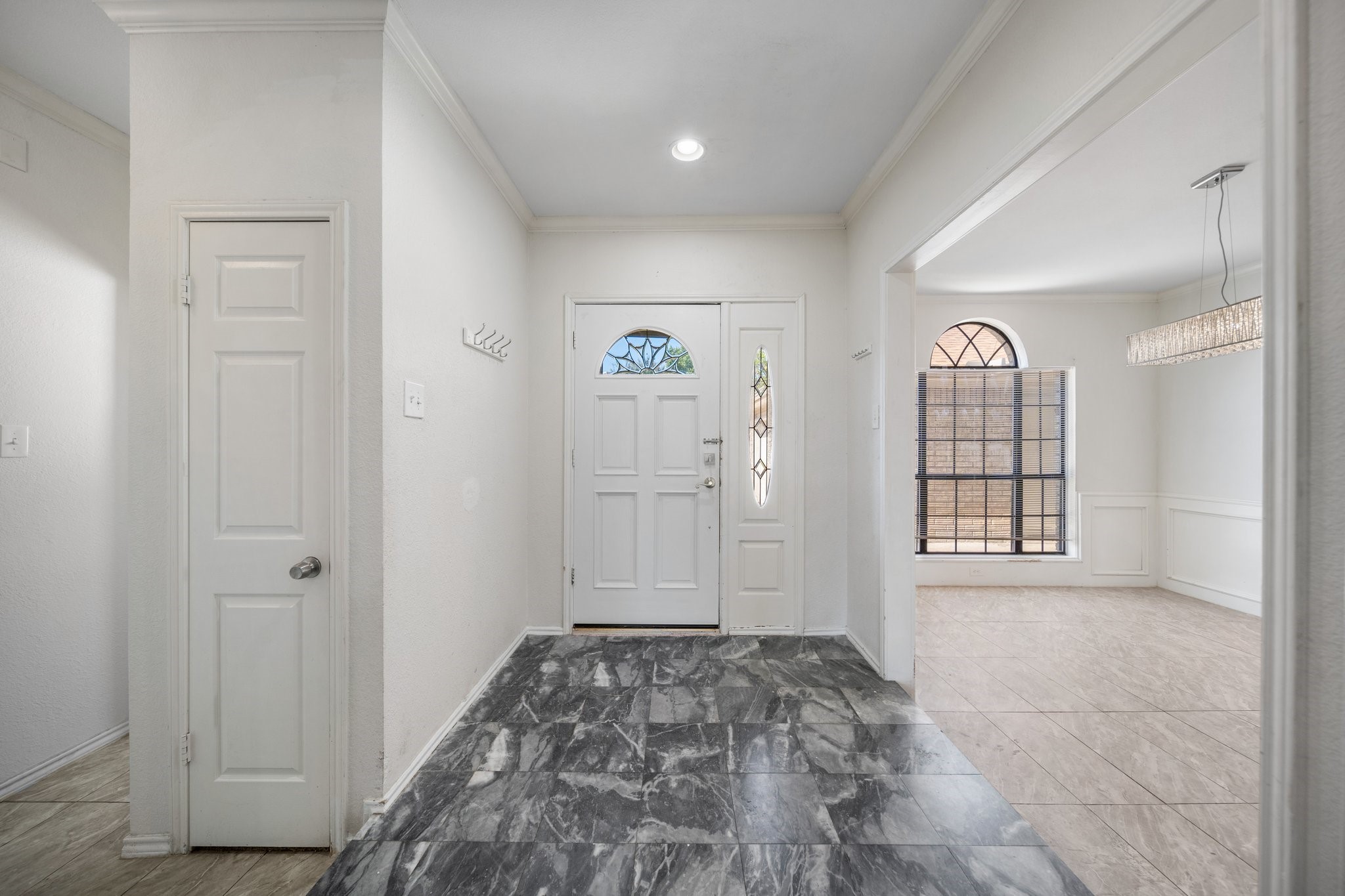 527 Meadowcreek Drive