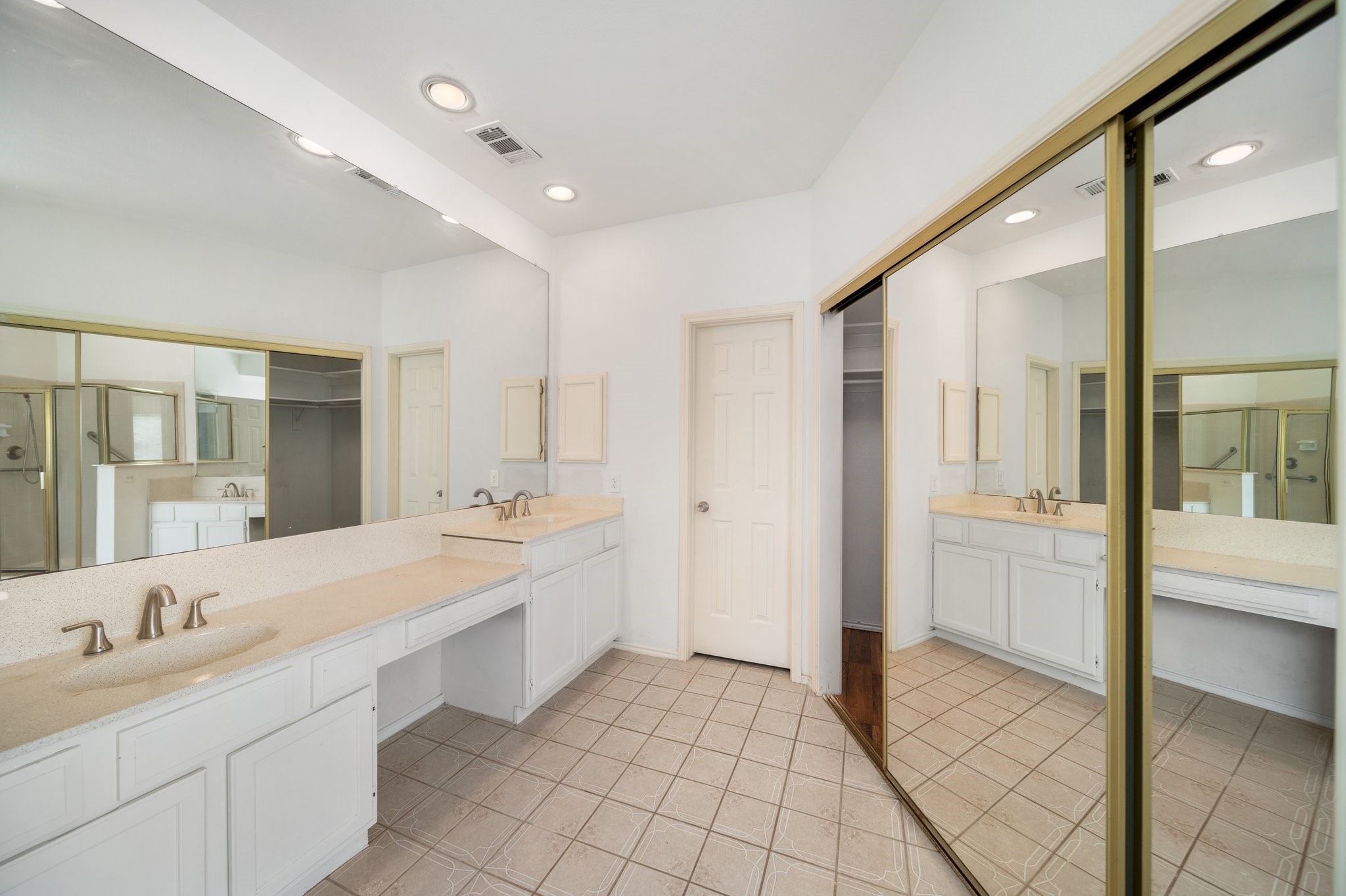 527 Meadowcreek Drive