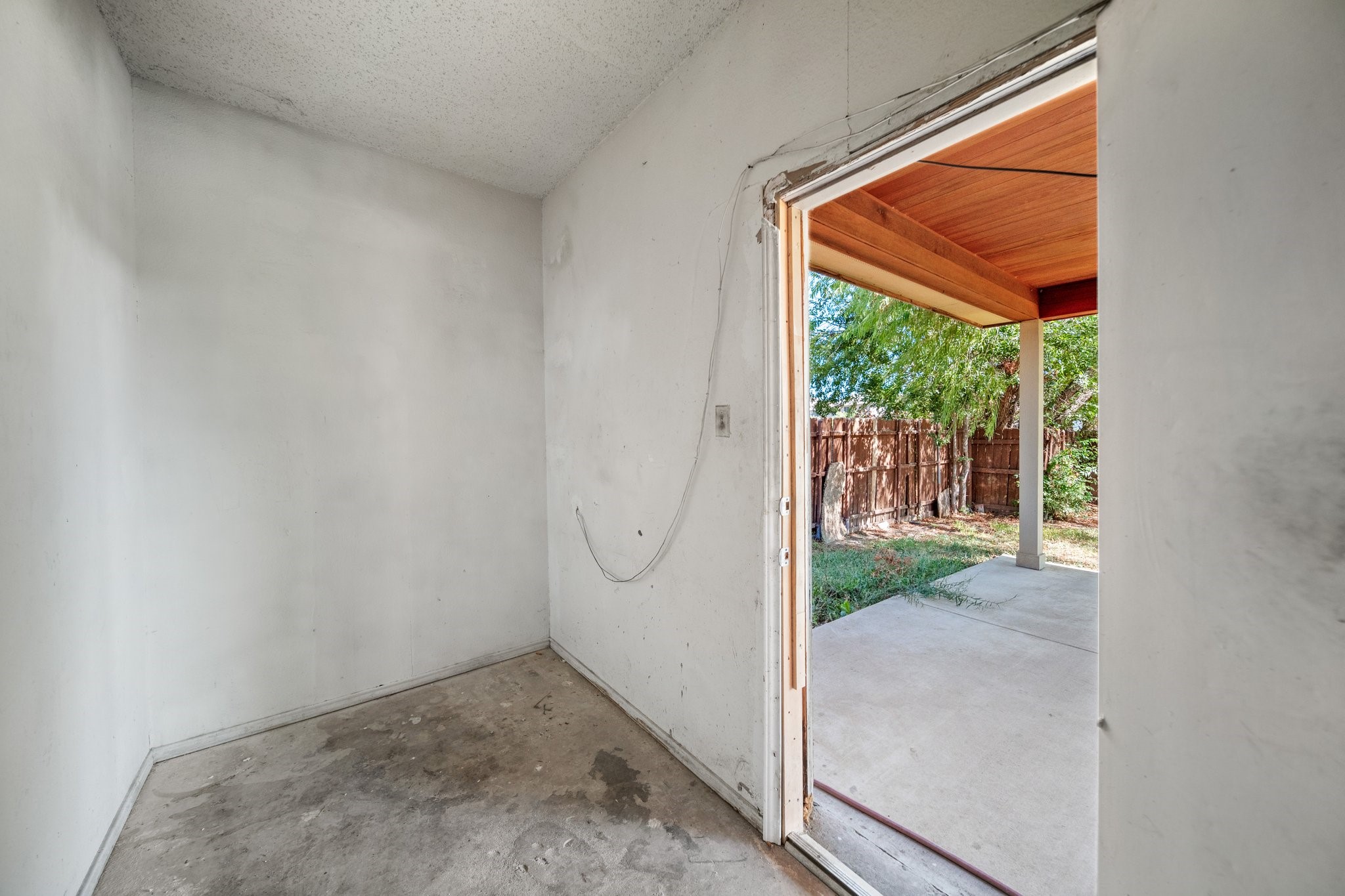 527 Meadowcreek Drive