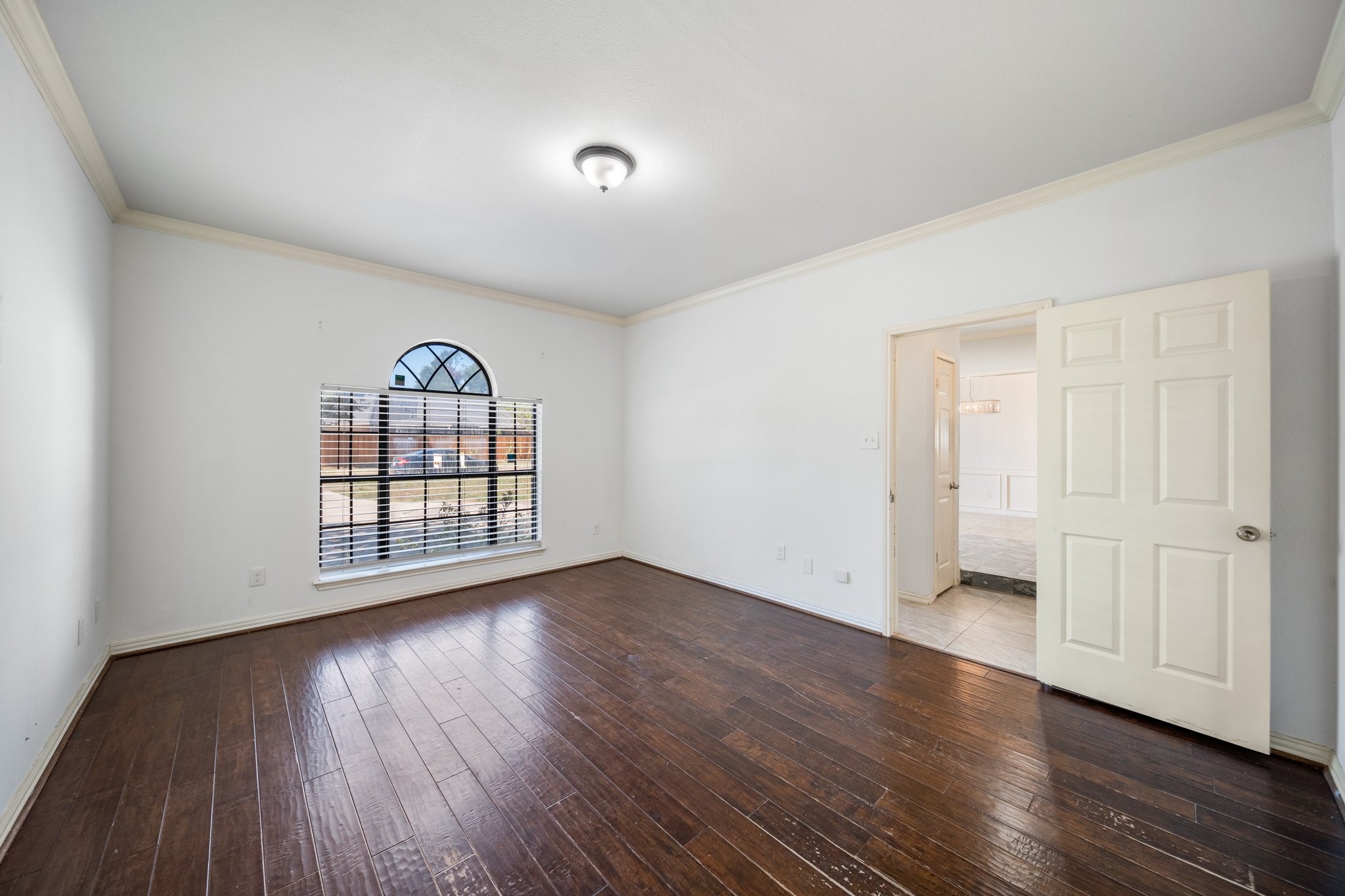 527 Meadowcreek Drive