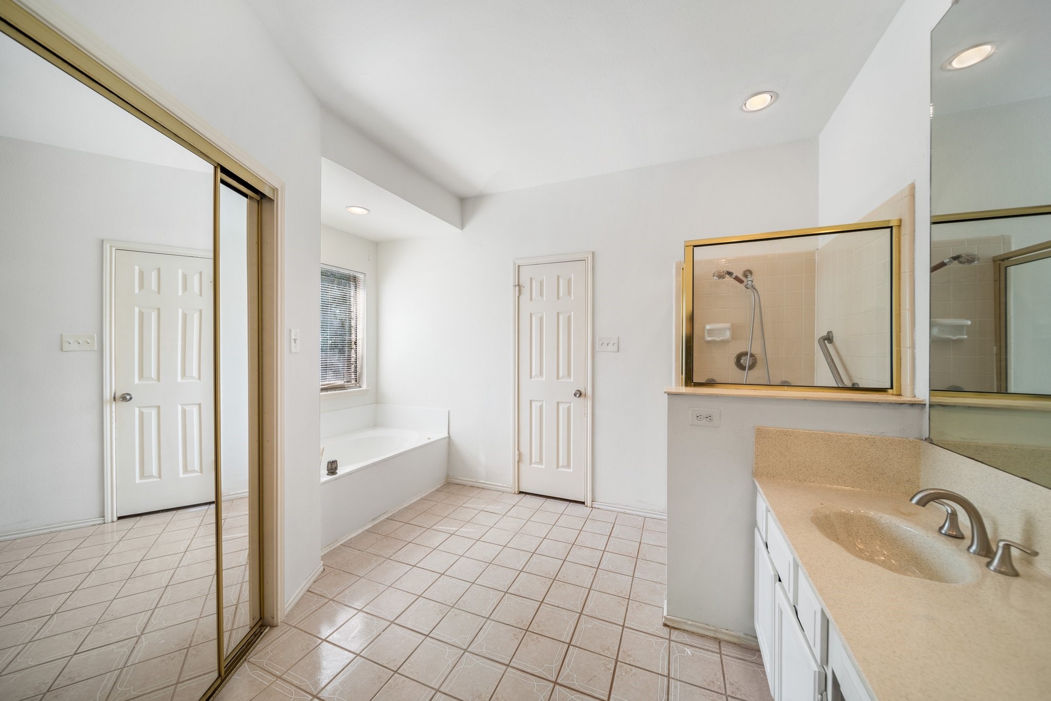 527 Meadowcreek Drive