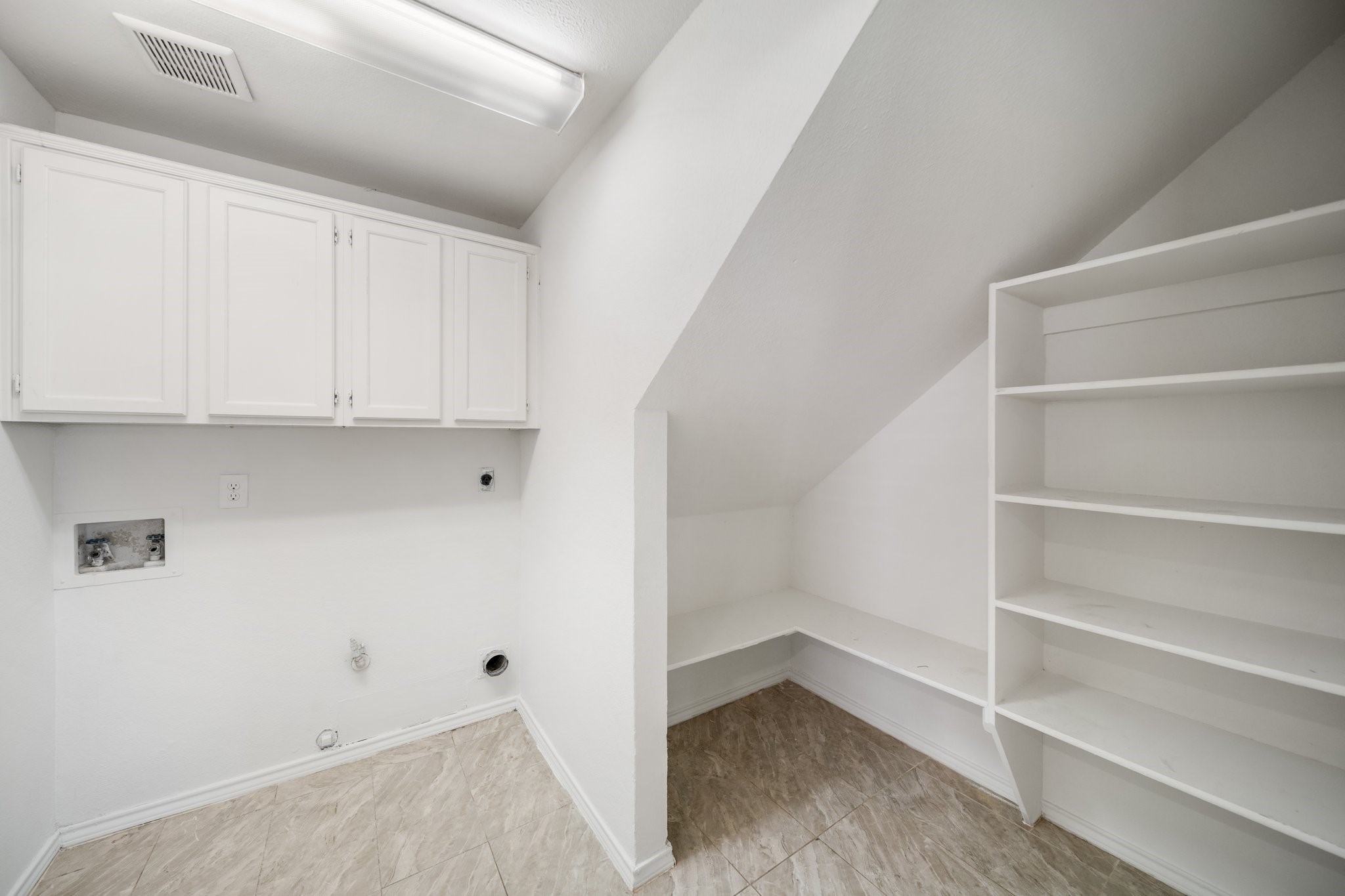 527 Meadowcreek Drive