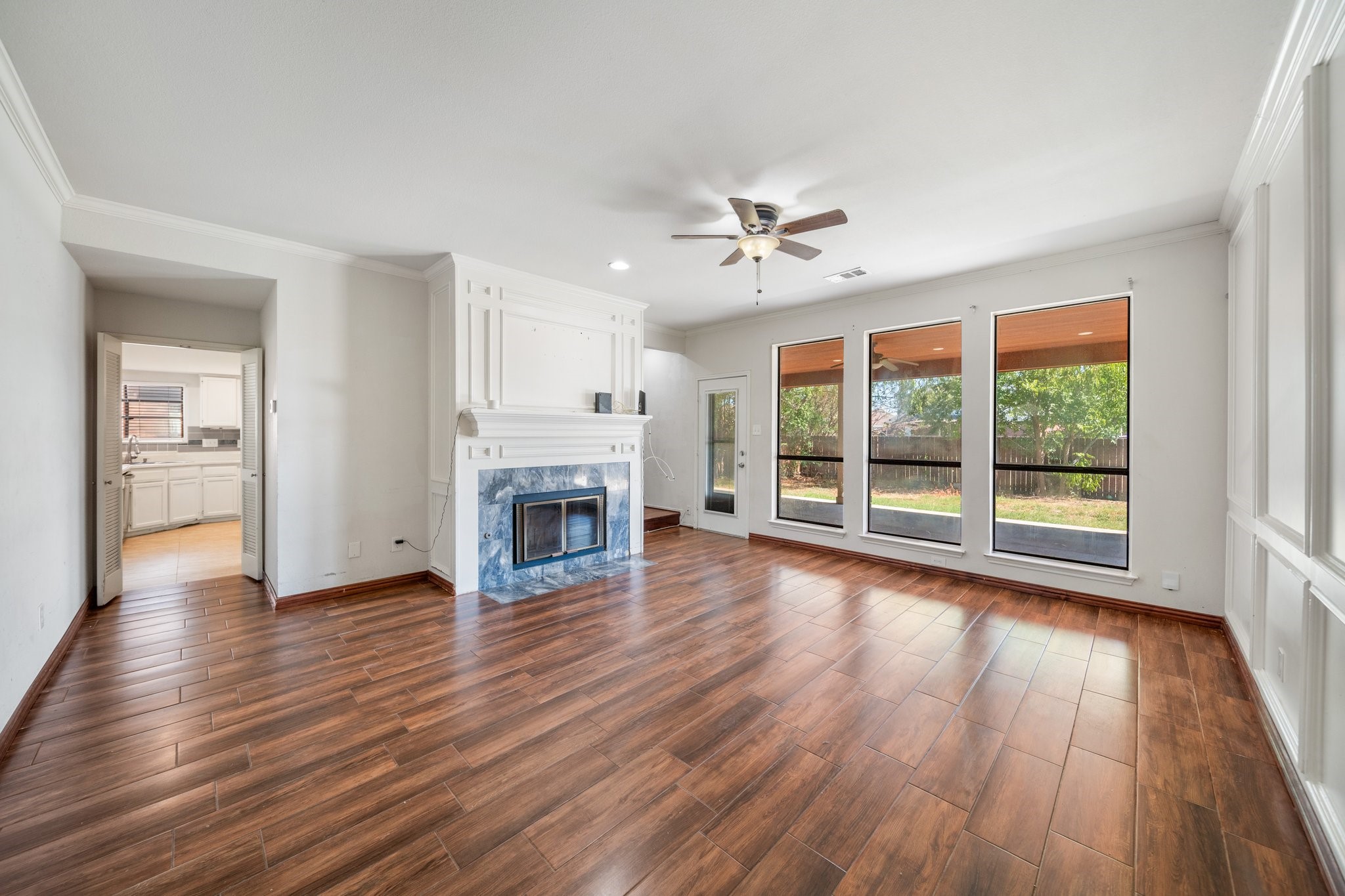 527 Meadowcreek Drive