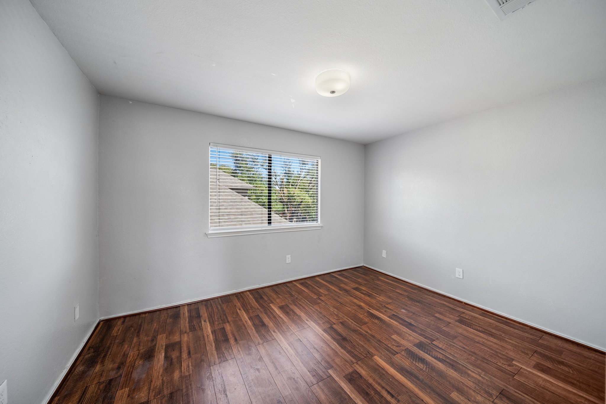 527 Meadowcreek Drive