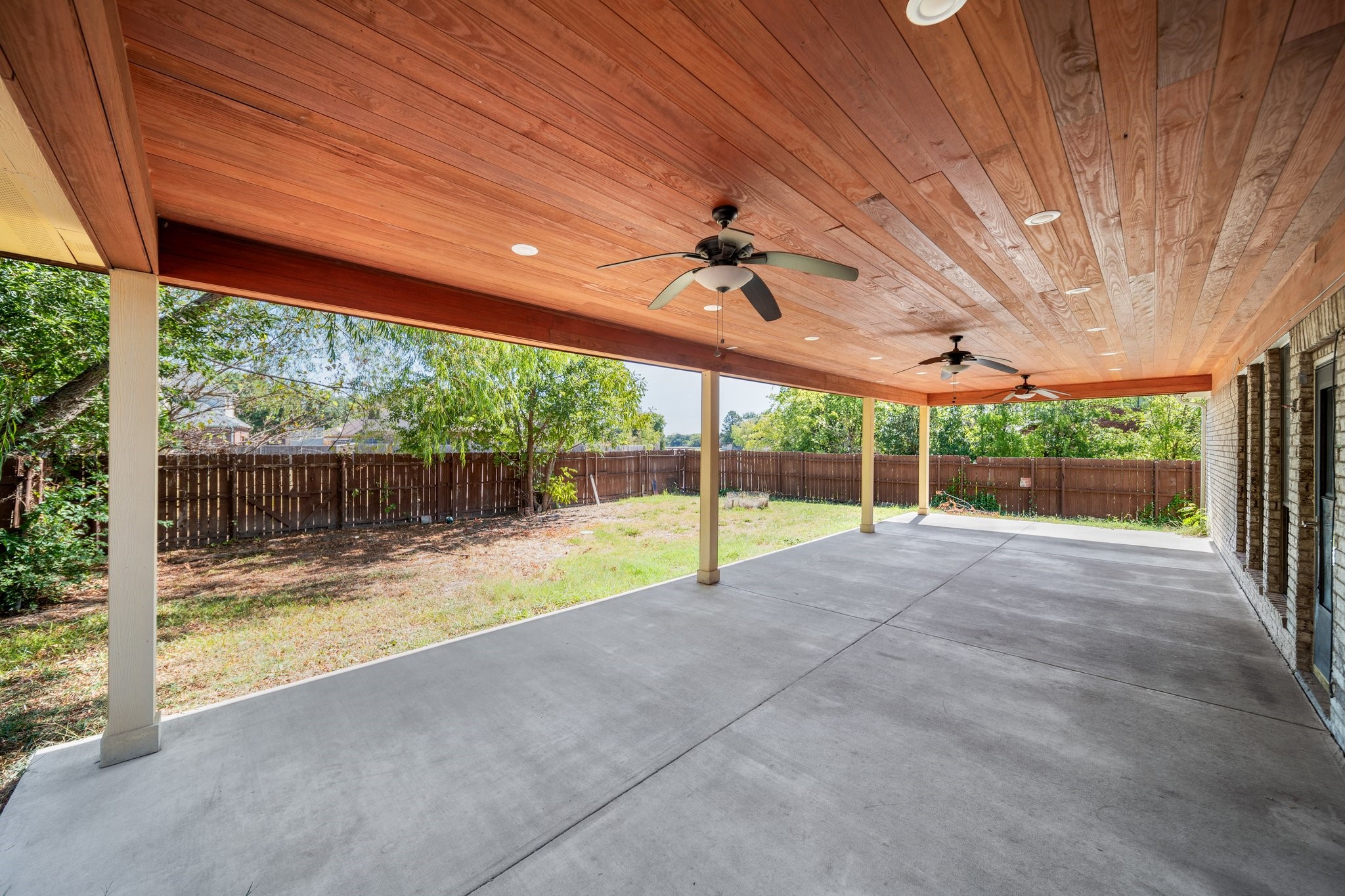 527 Meadowcreek Drive