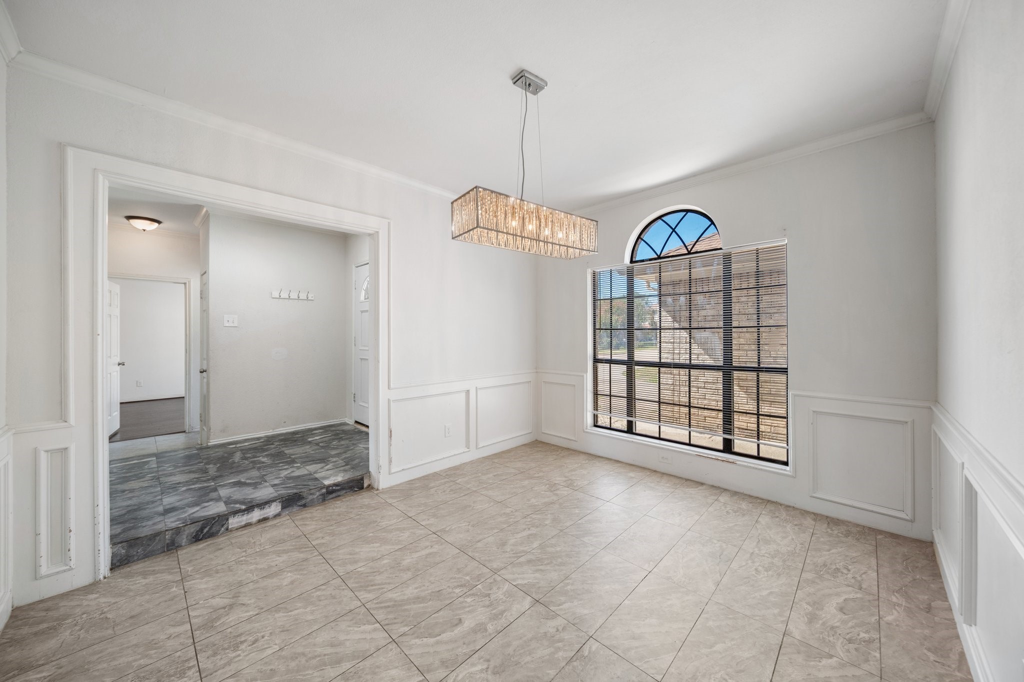 527 Meadowcreek Drive