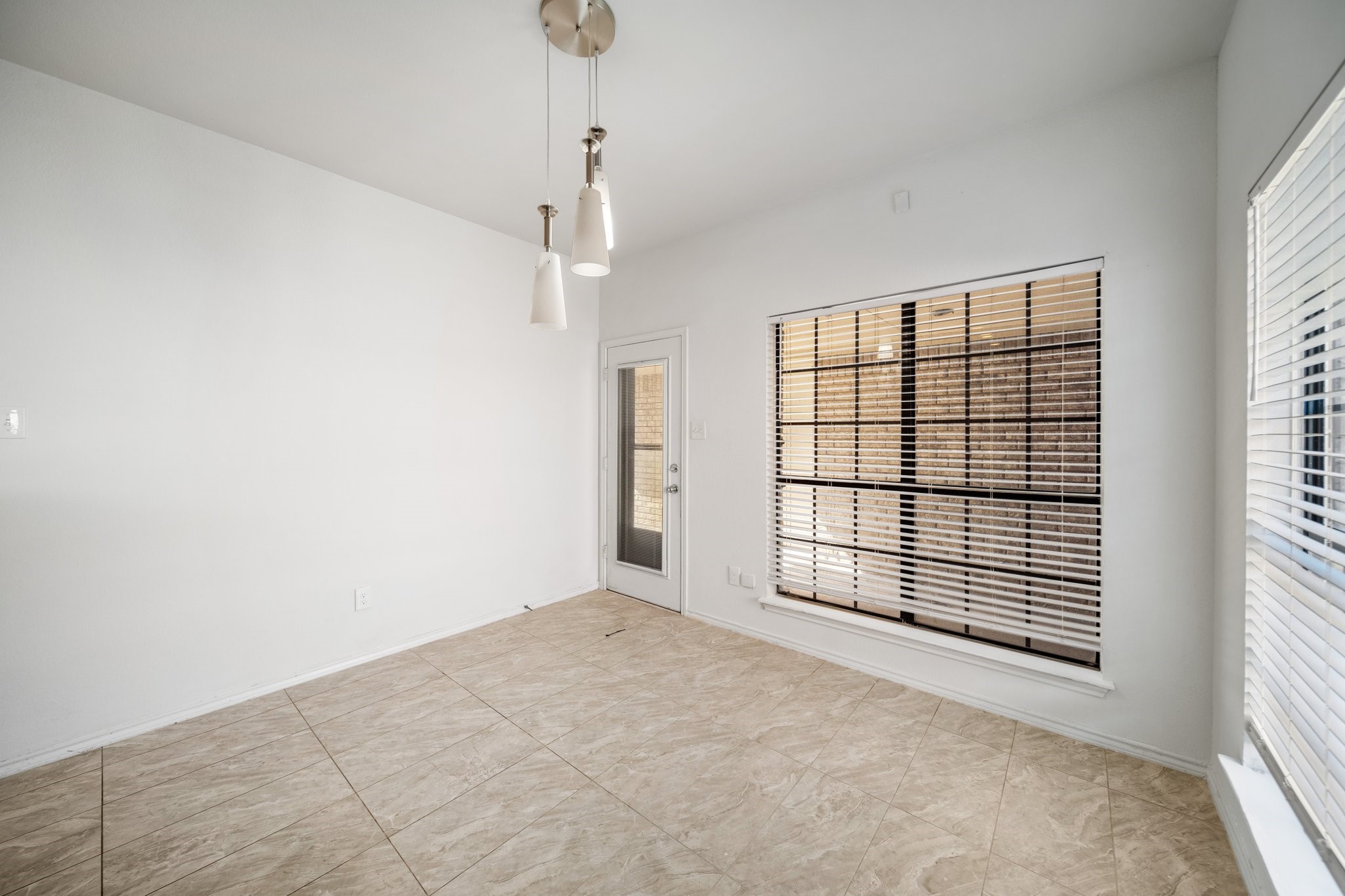 527 Meadowcreek Drive