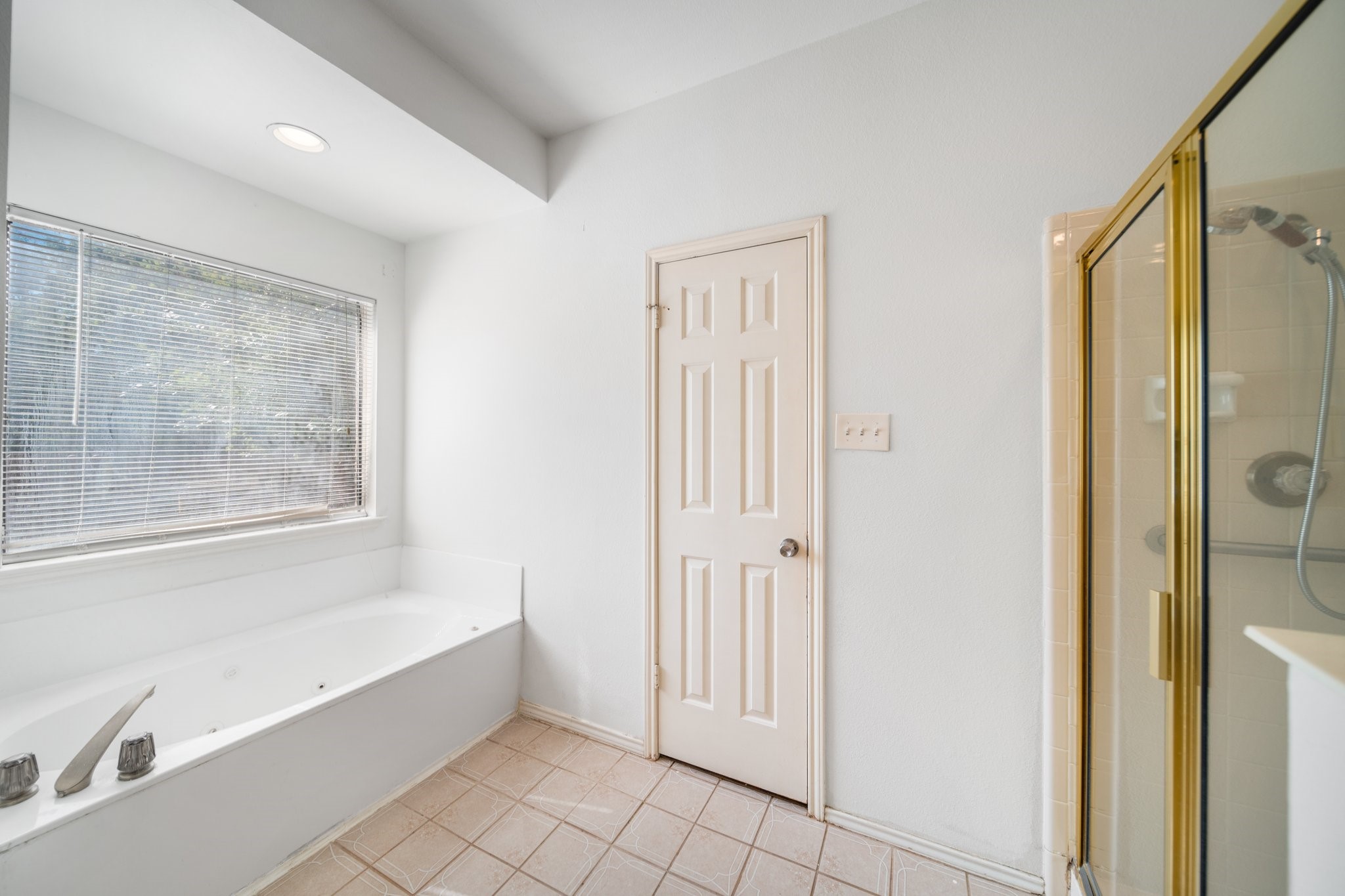 527 Meadowcreek Drive