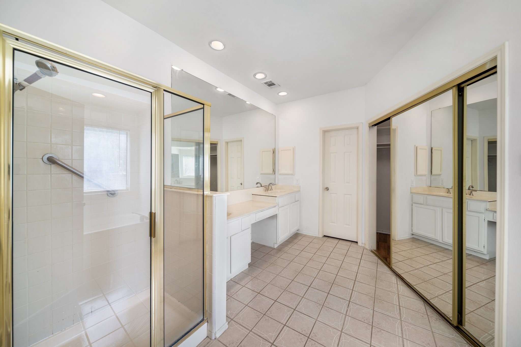 527 Meadowcreek Drive