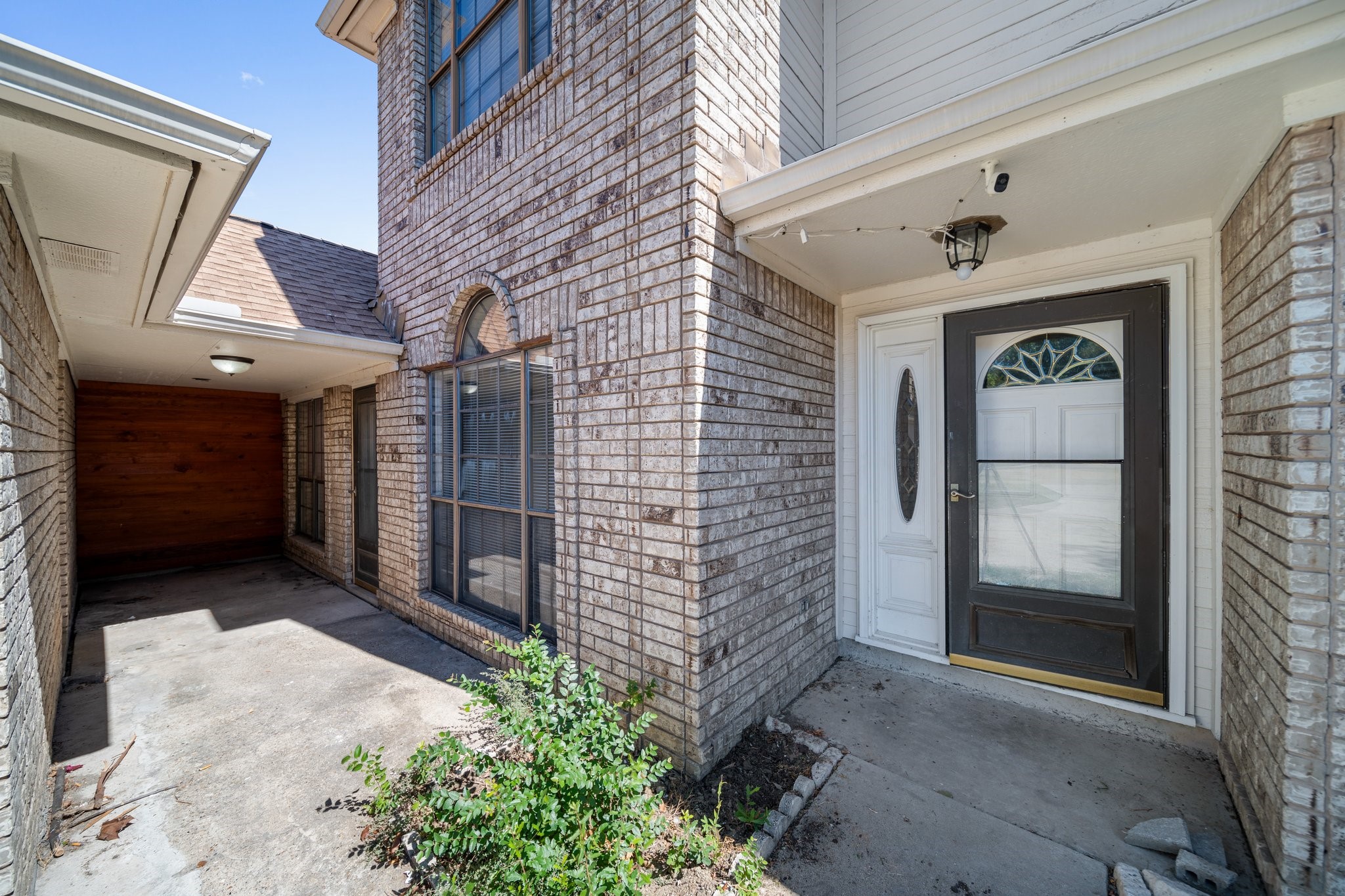 527 Meadowcreek Drive