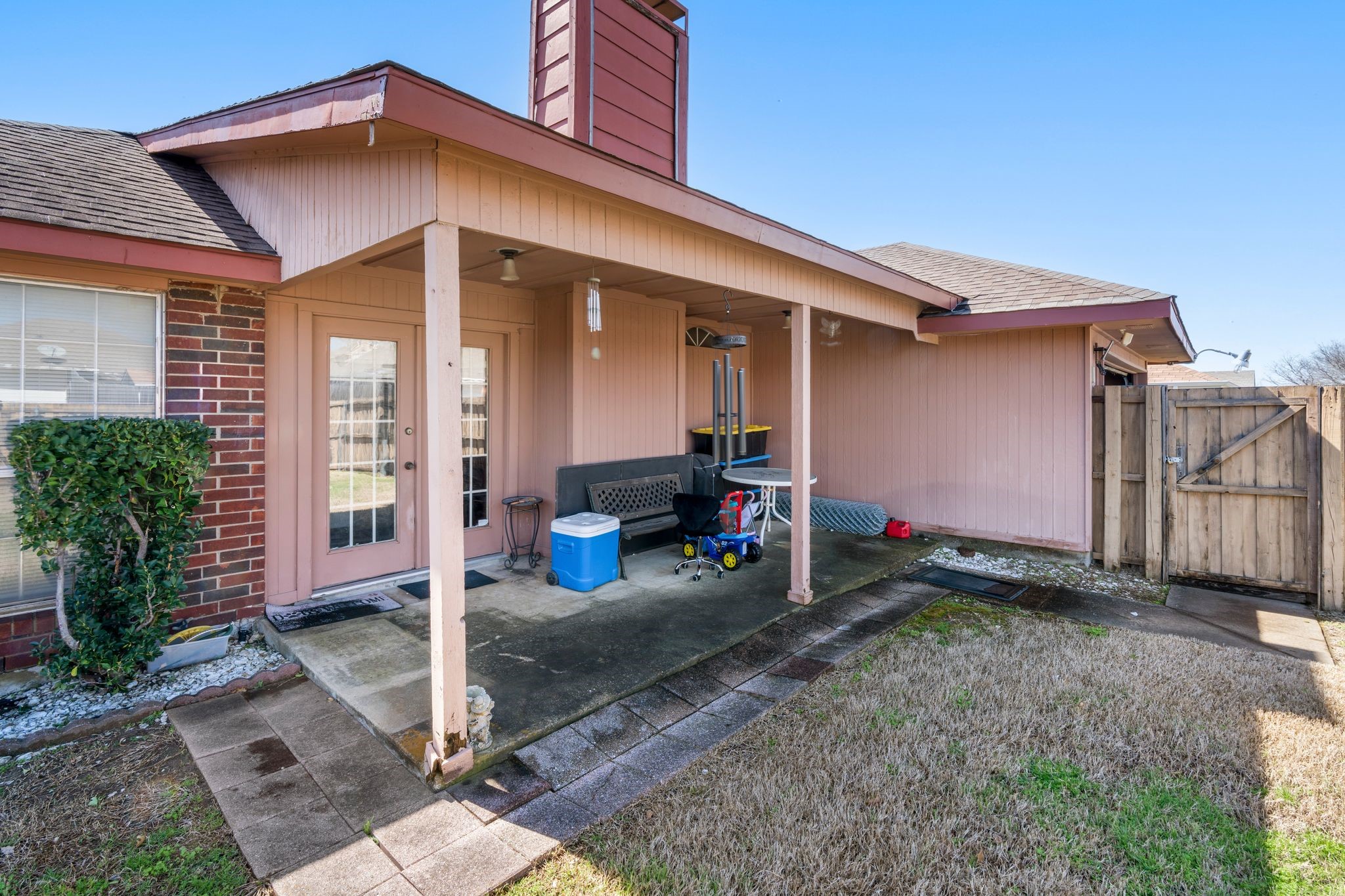 1325 Greenbriar Lane