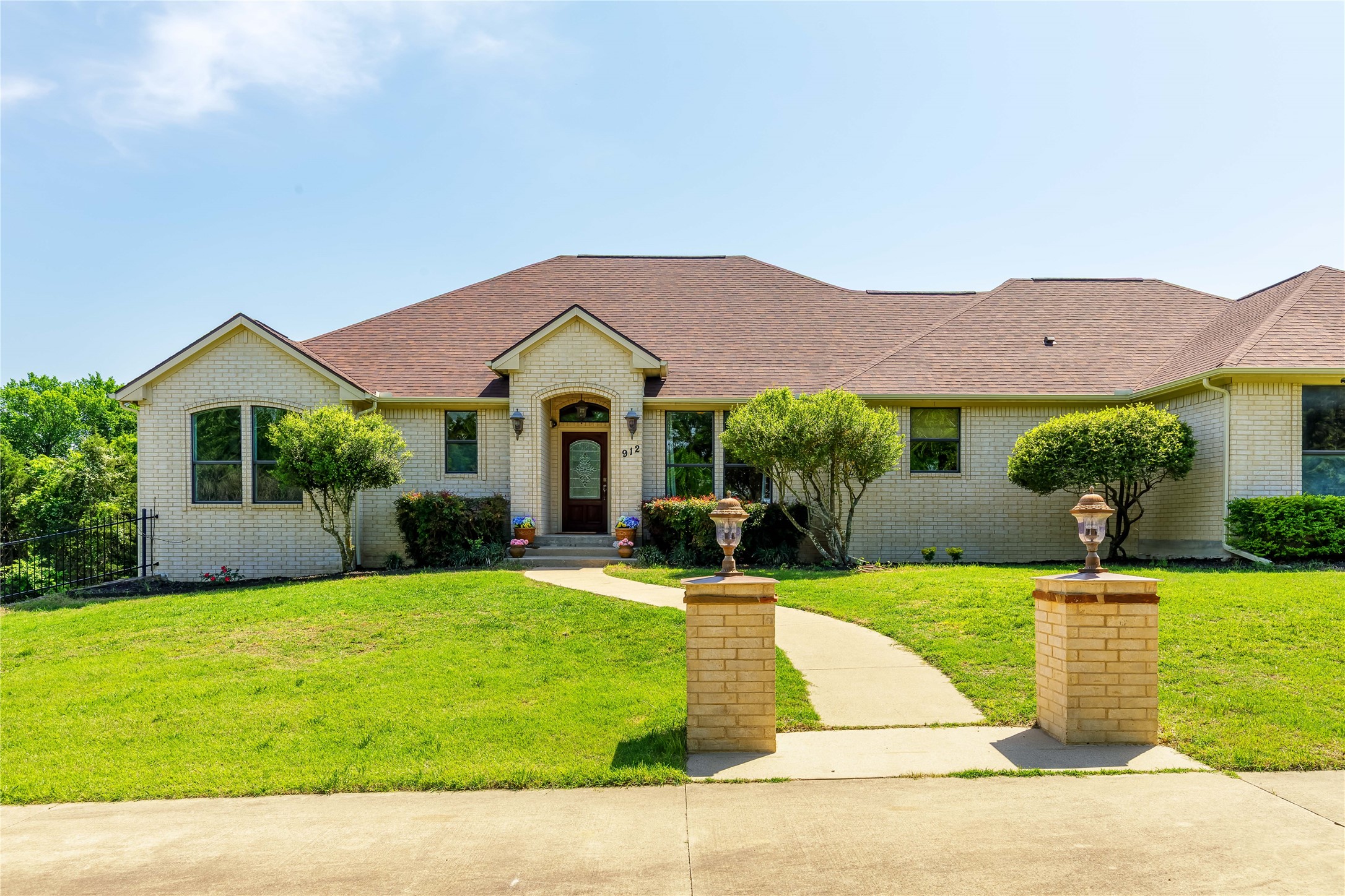 912 E Highland Road