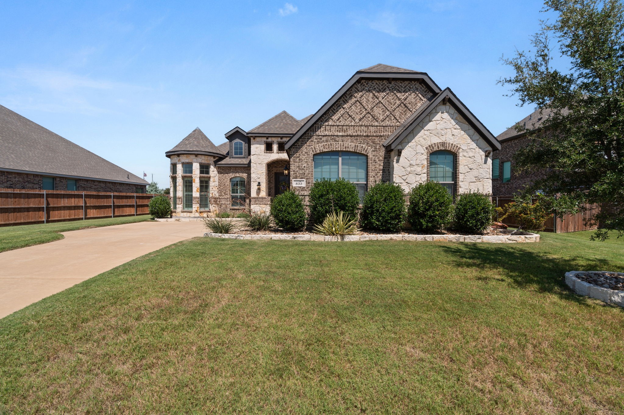 833 Rustic Trail