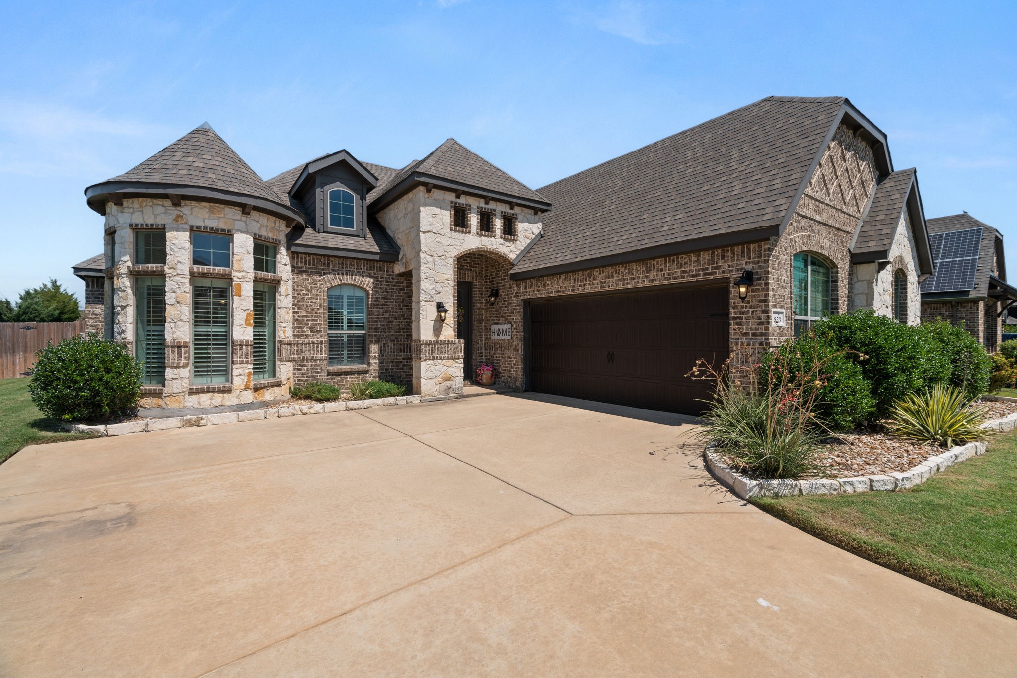 833 Rustic Trail