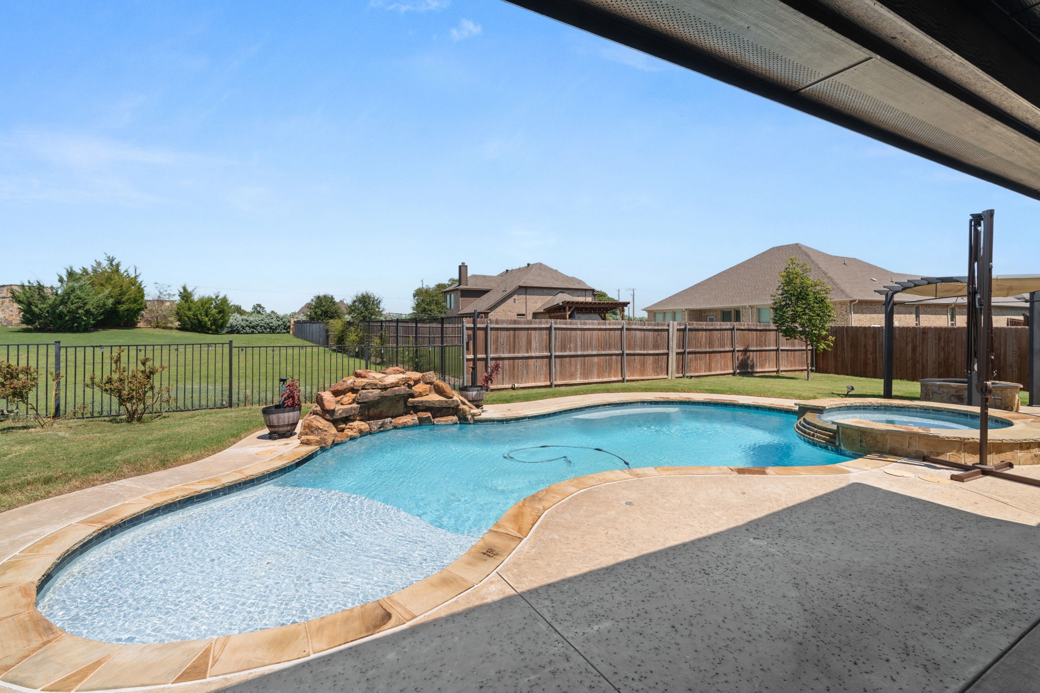 833 Rustic Trail