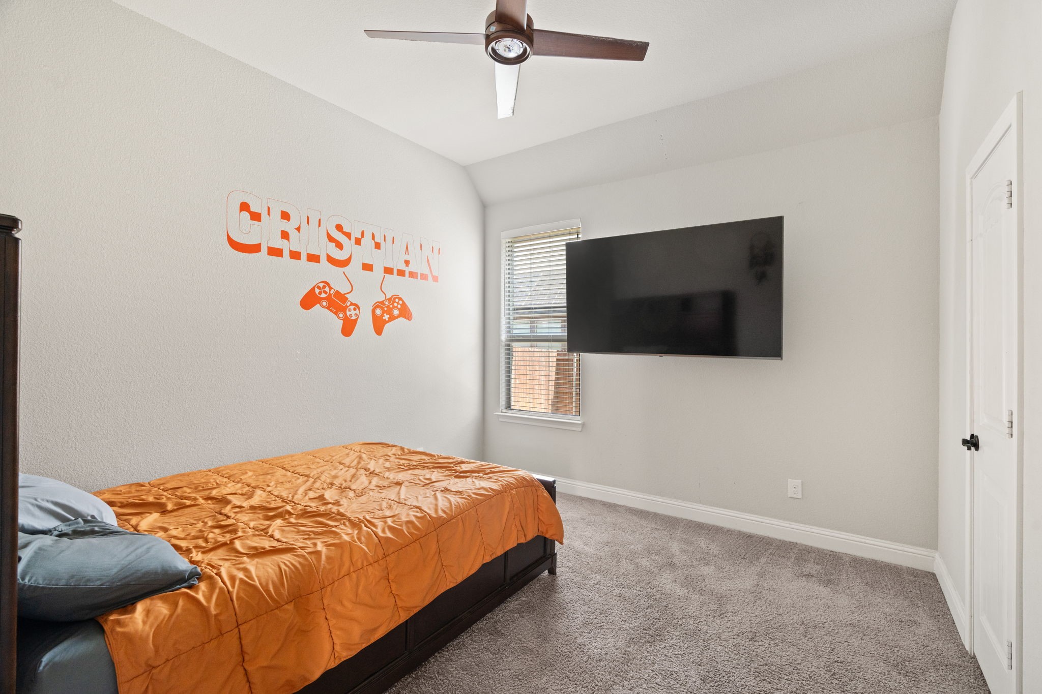 833 Rustic Trail